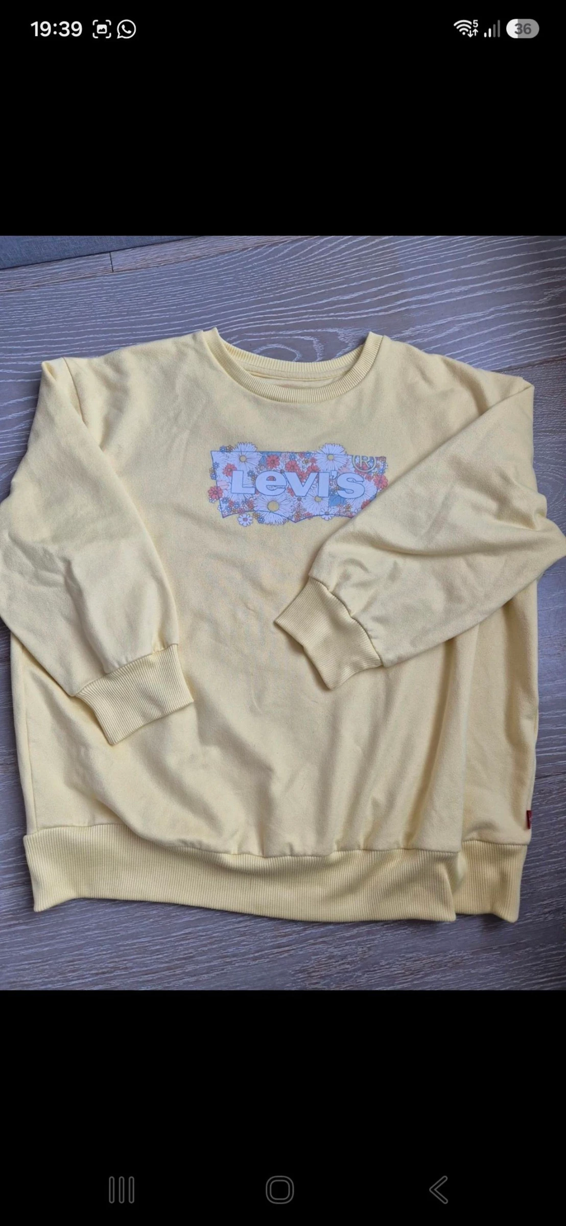 Geel sweatshirt set, legging en bloemig T-shirt. Levis. Maat 10/ 12 jaar – photo 2